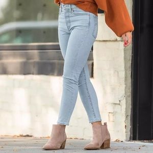 NWT Levi’s Skinny Wedgie Jean in Opal Shimmer Size 32